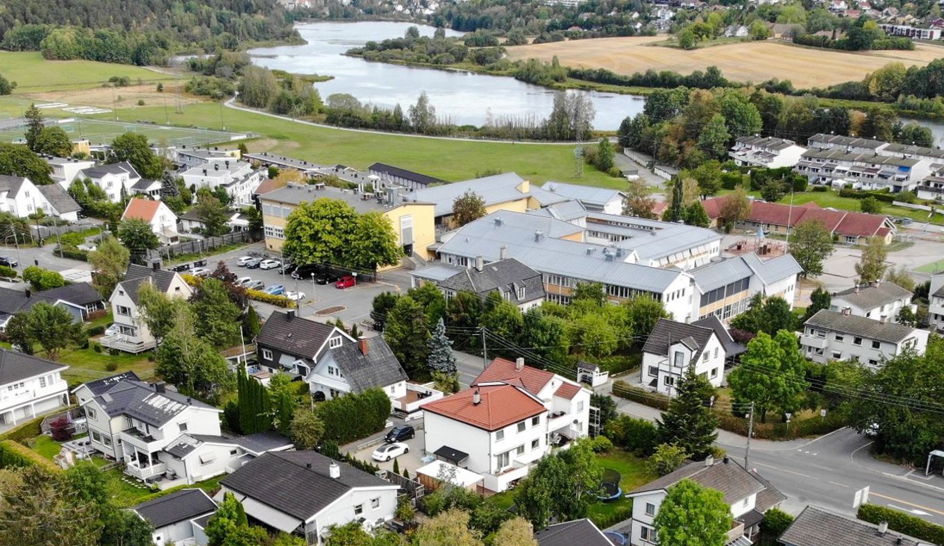 Flyfoto av en by Flyfoto av en by